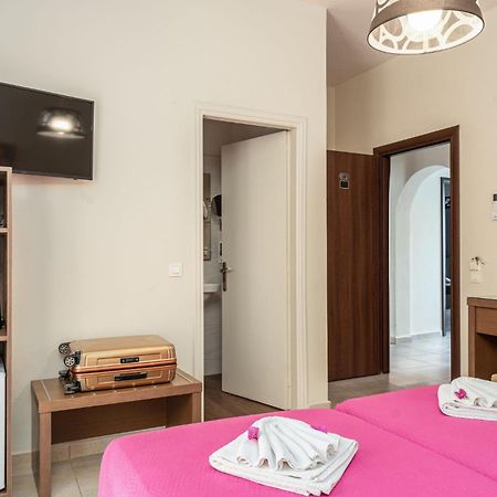 Stathis Beachfront Luxury Rooms Kalamákion Buitenkant foto