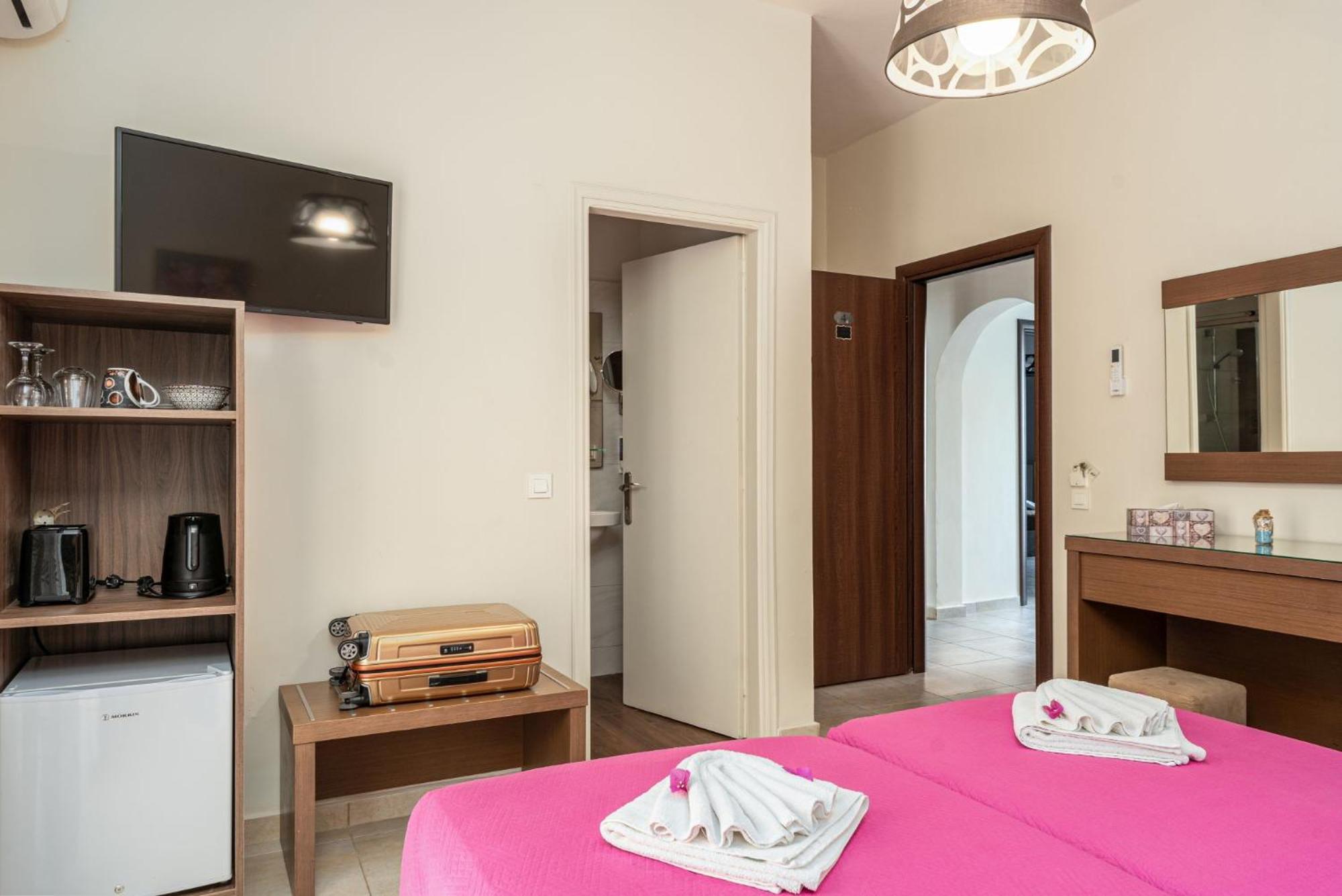 Stathis Beachfront Luxury Rooms Kalamákion Buitenkant foto