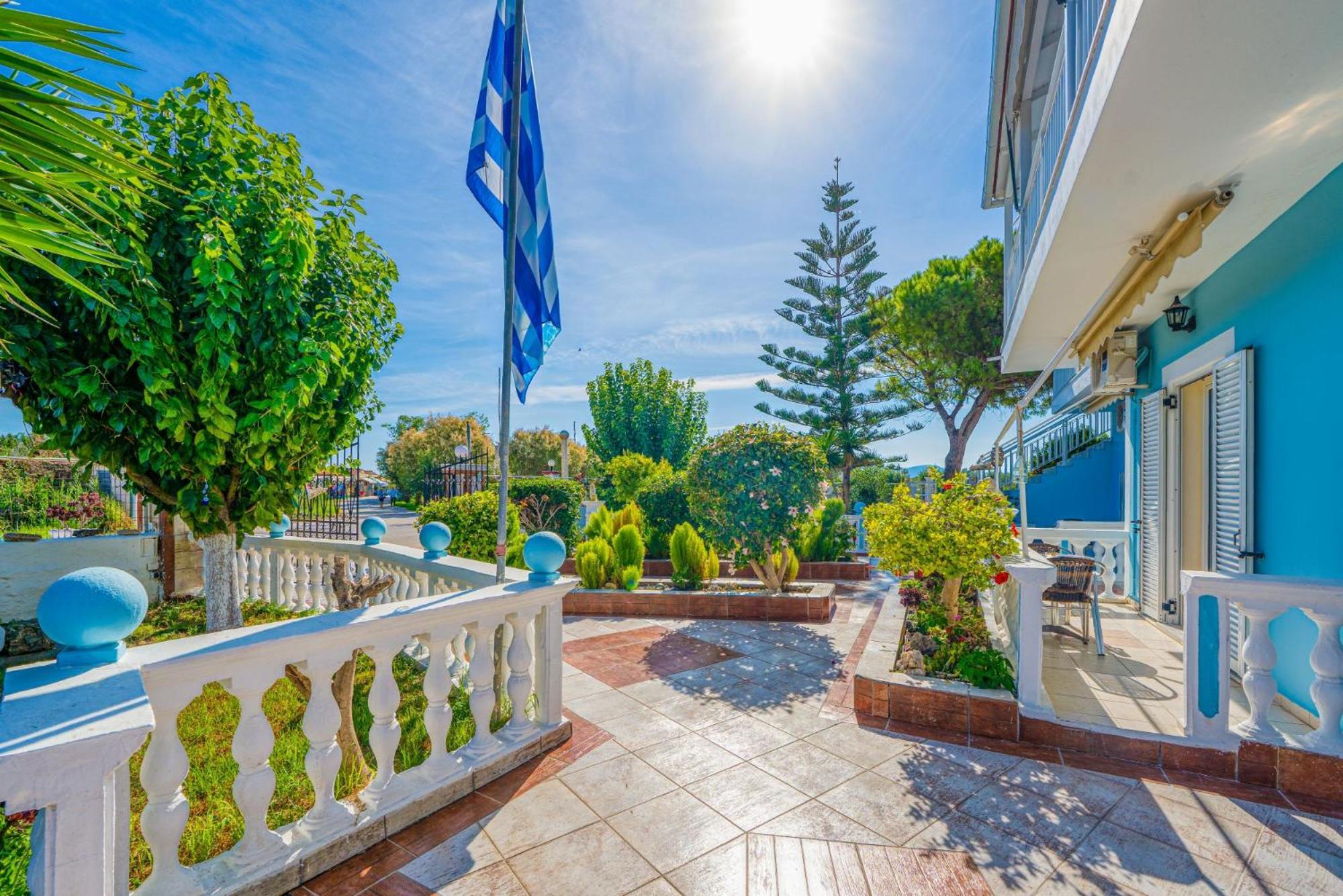 Stathis Beachfront Luxury Rooms Kalamákion Buitenkant foto
