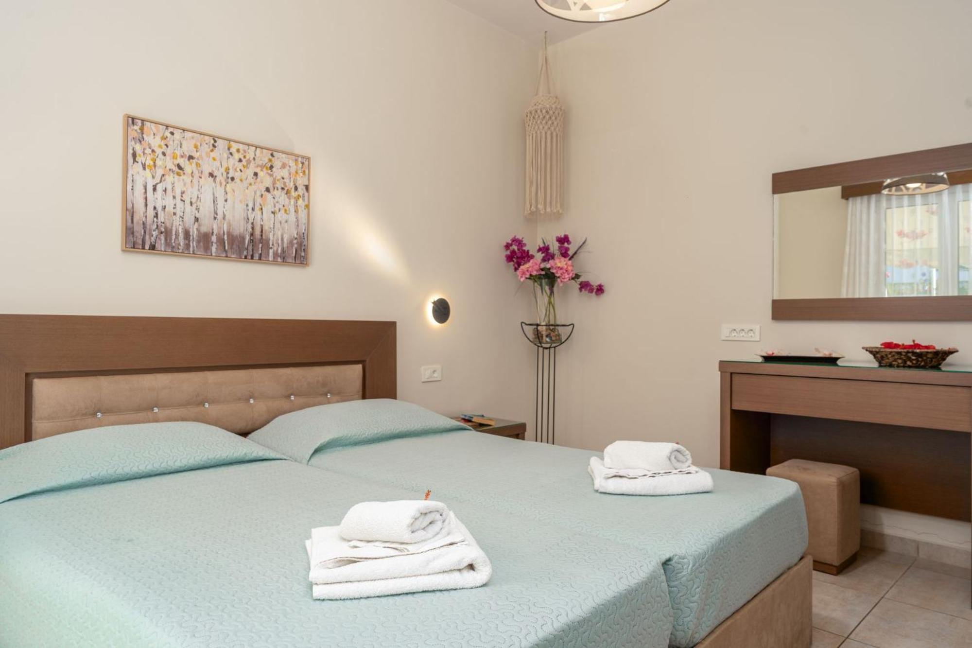 Stathis Beachfront Luxury Rooms Kalamákion Kamer foto