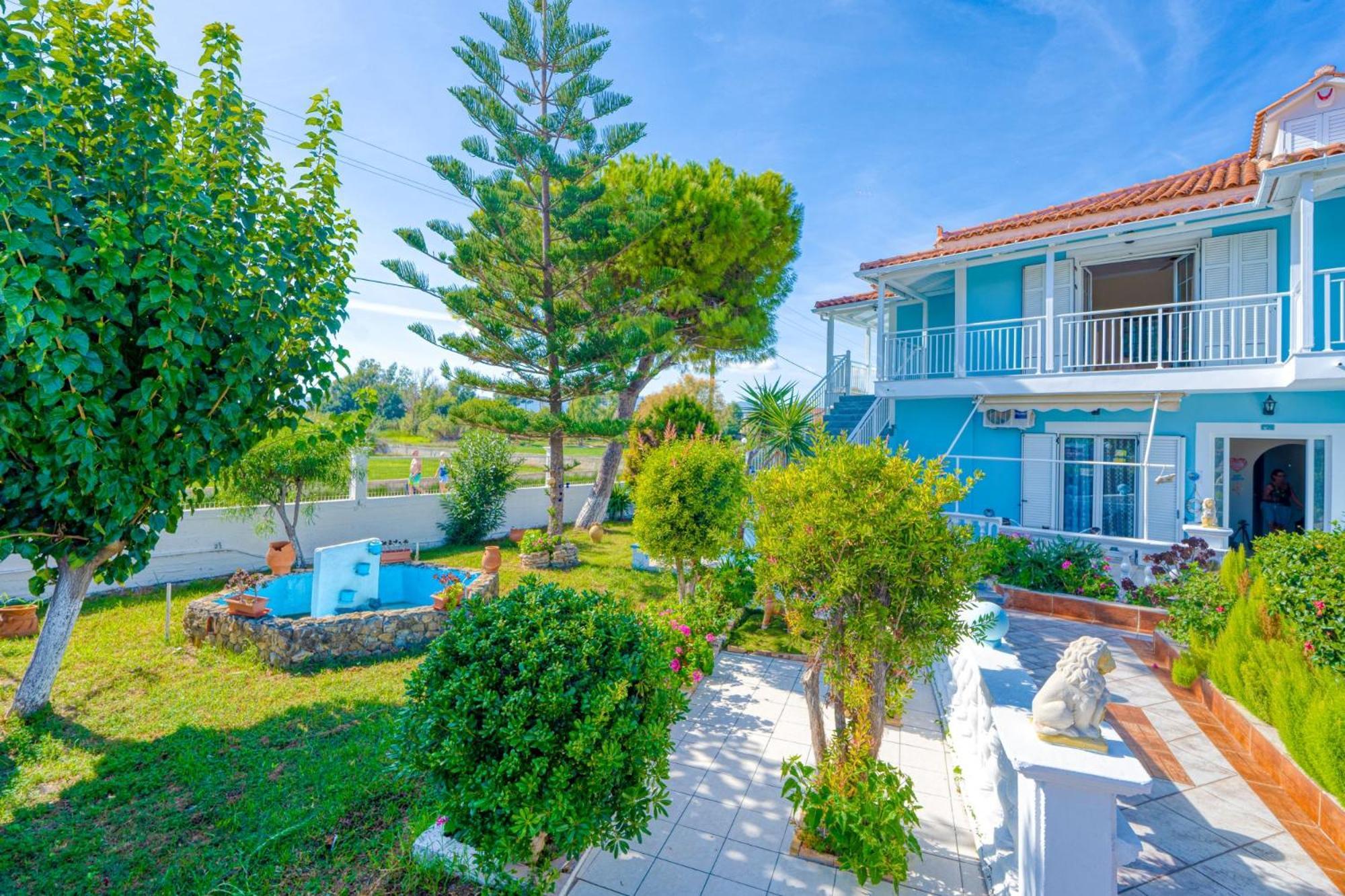 Stathis Beachfront Luxury Rooms Kalamákion Buitenkant foto